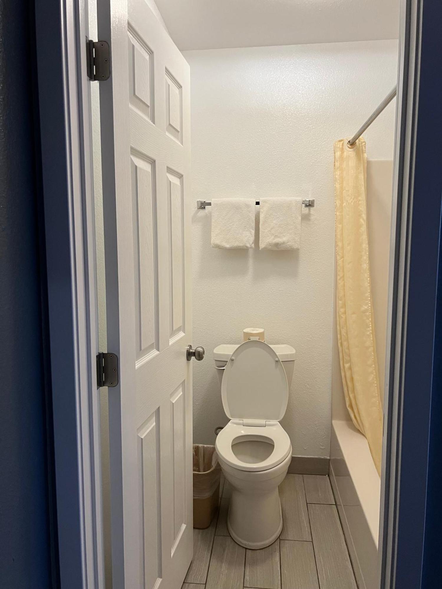 Budget Inn Фалън Екстериор снимка