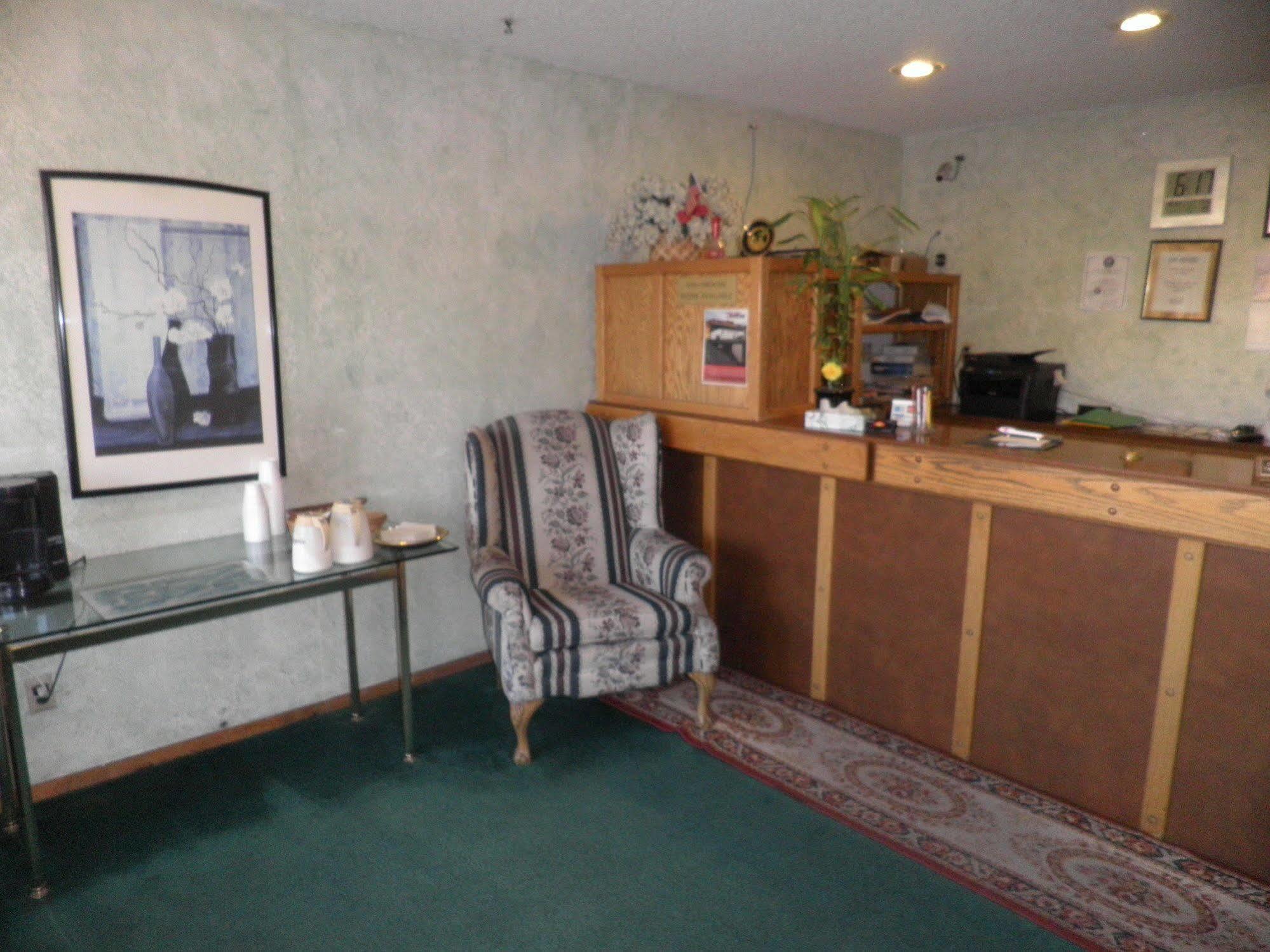 Budget Inn Фалън Екстериор снимка