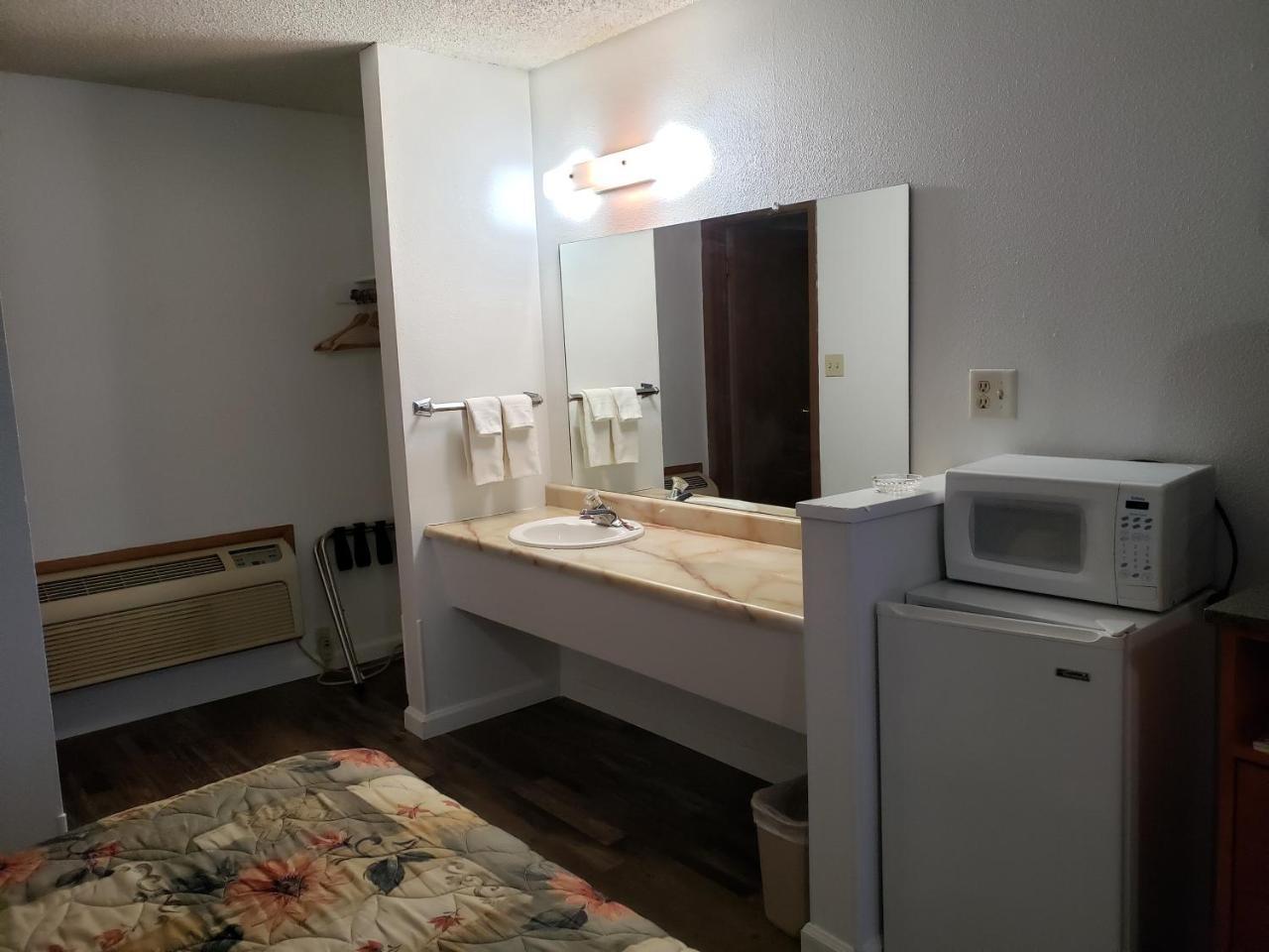 Budget Inn Фалън Екстериор снимка
