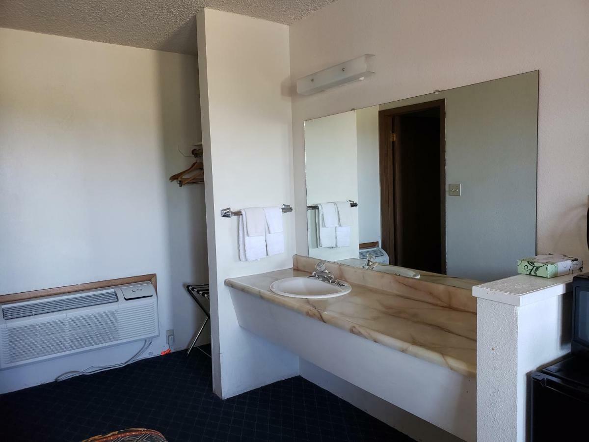 Budget Inn Фалън Екстериор снимка